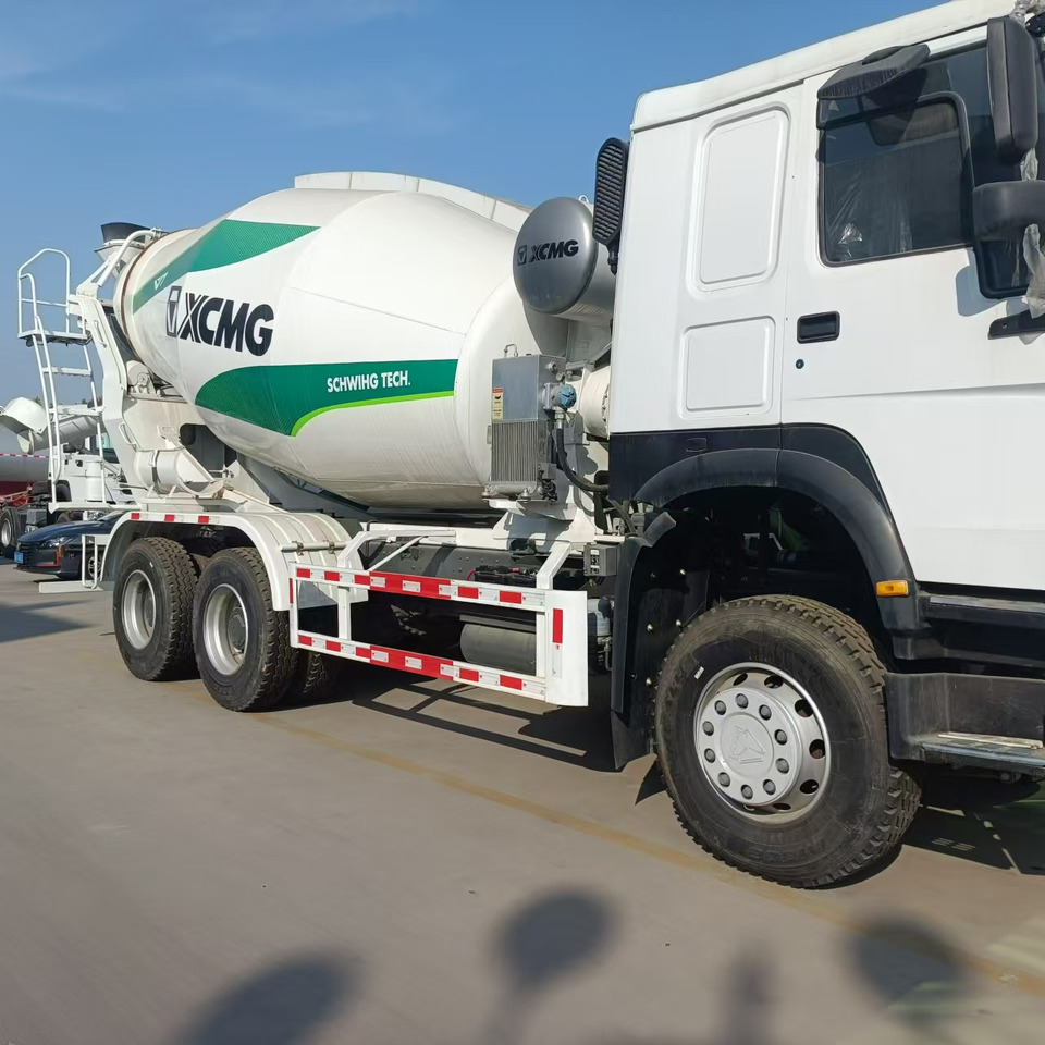 Howo HOWO 371 concrete truck 10CM3 - Camion malaxeur: photos 3 Howo HOWO 371 concrete truck 10CM3 - Camion malaxeur: photos 3