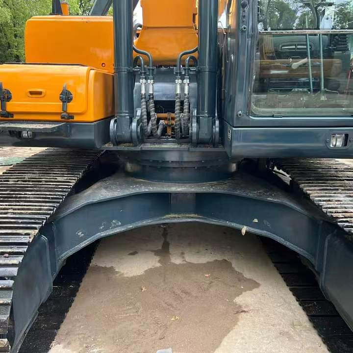 Hyundai Robex 220 LC-9S - Pelle sur chenille: photos 3 Hyundai Robex 220 LC-9S - Pelle sur chenille: photos 3