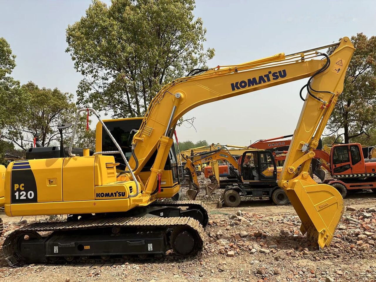 Komatsu PC120-8 - Pelle sur chenille: photos 4 Komatsu PC120-8 - Pelle sur chenille: photos 4