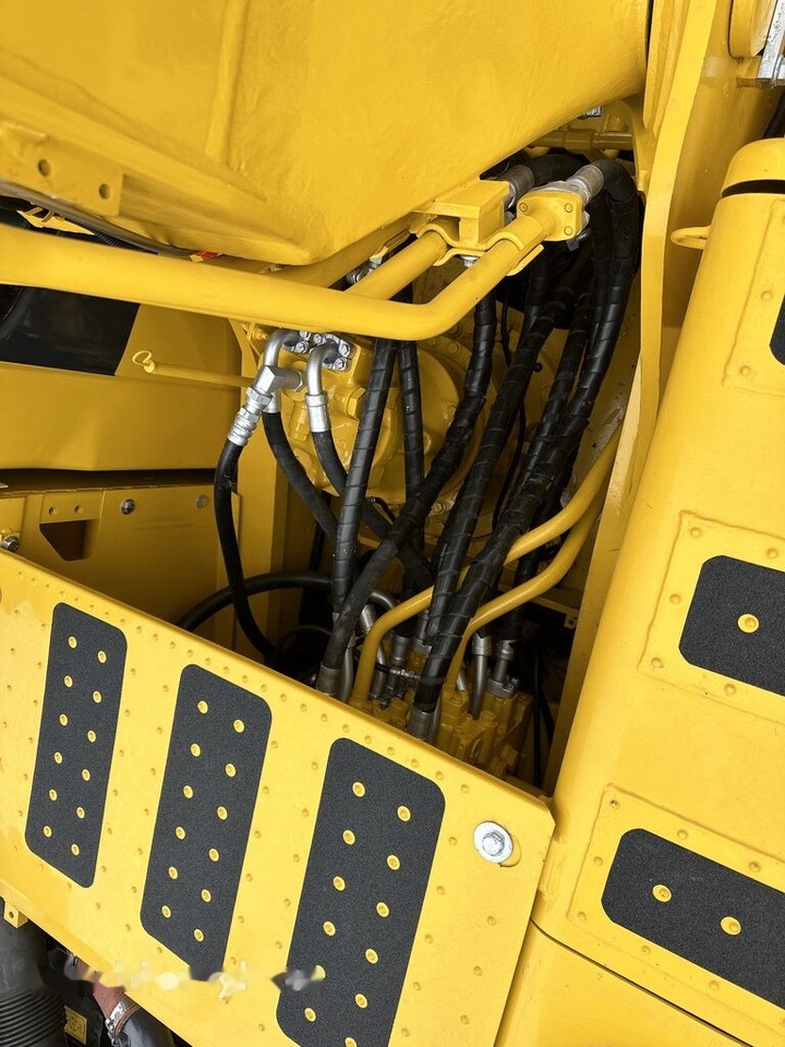 Komatsu PC220-8 - Pelle sur chenille: photos 5 Komatsu PC220-8 - Pelle sur chenille: photos 5