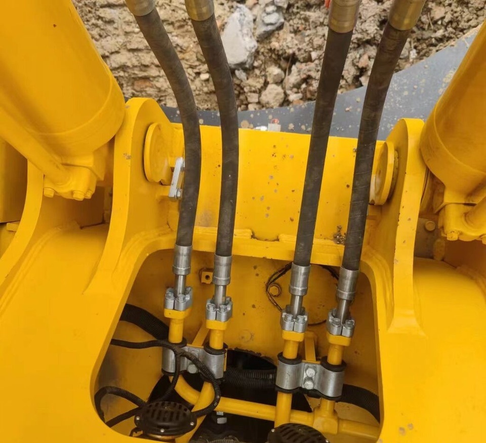 Komatsu PC220-8 - Pelle sur chenille: photos 4 Komatsu PC220-8 - Pelle sur chenille: photos 4