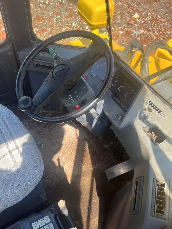 Komatsu WA380 - Chargeuse sur pneus: photos 4 Komatsu WA380 - Chargeuse sur pneus: photos 4