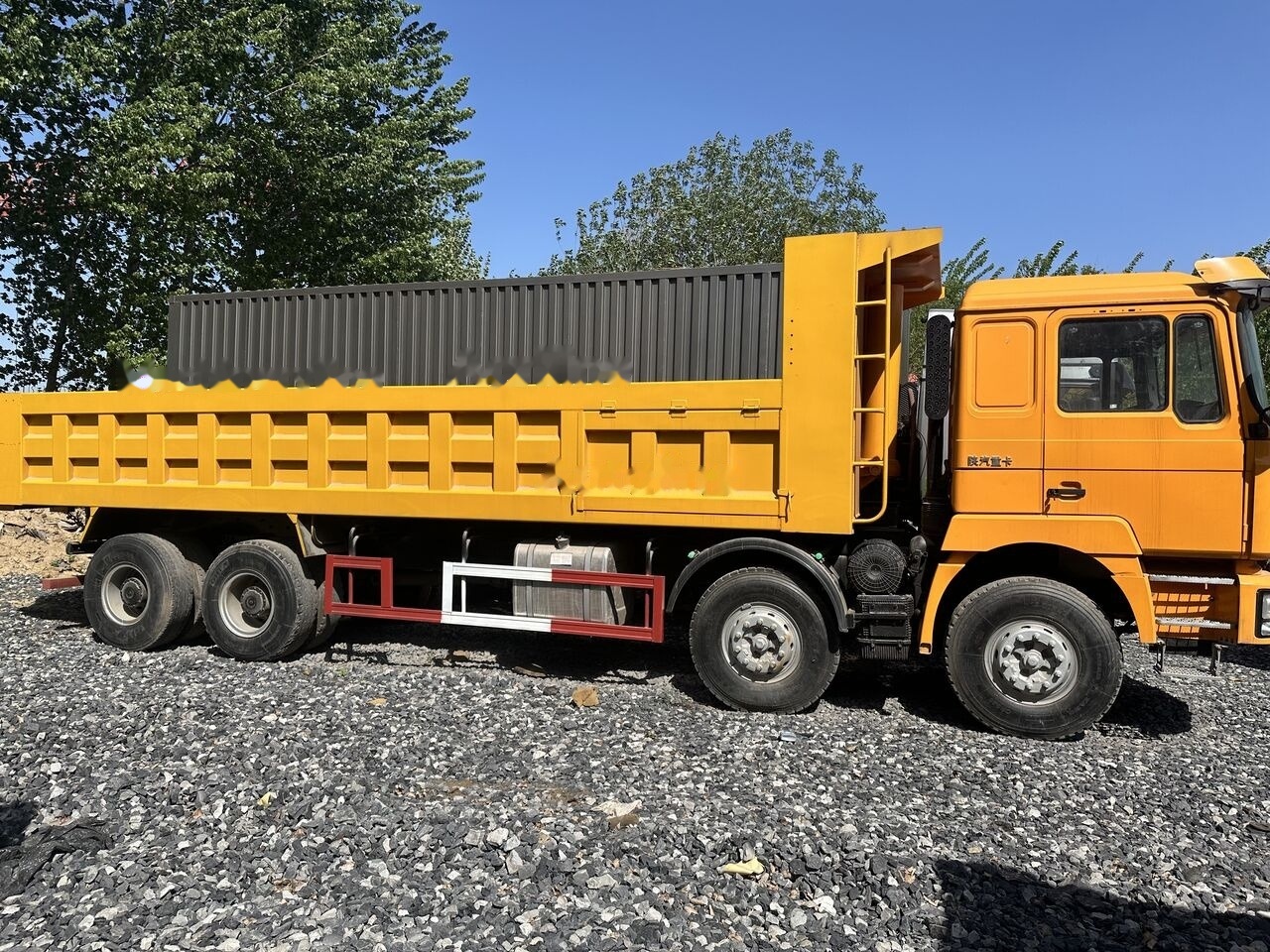 Shacman F3000 - Camion benne: photos 1 Shacman F3000 - Camion benne: photos 1