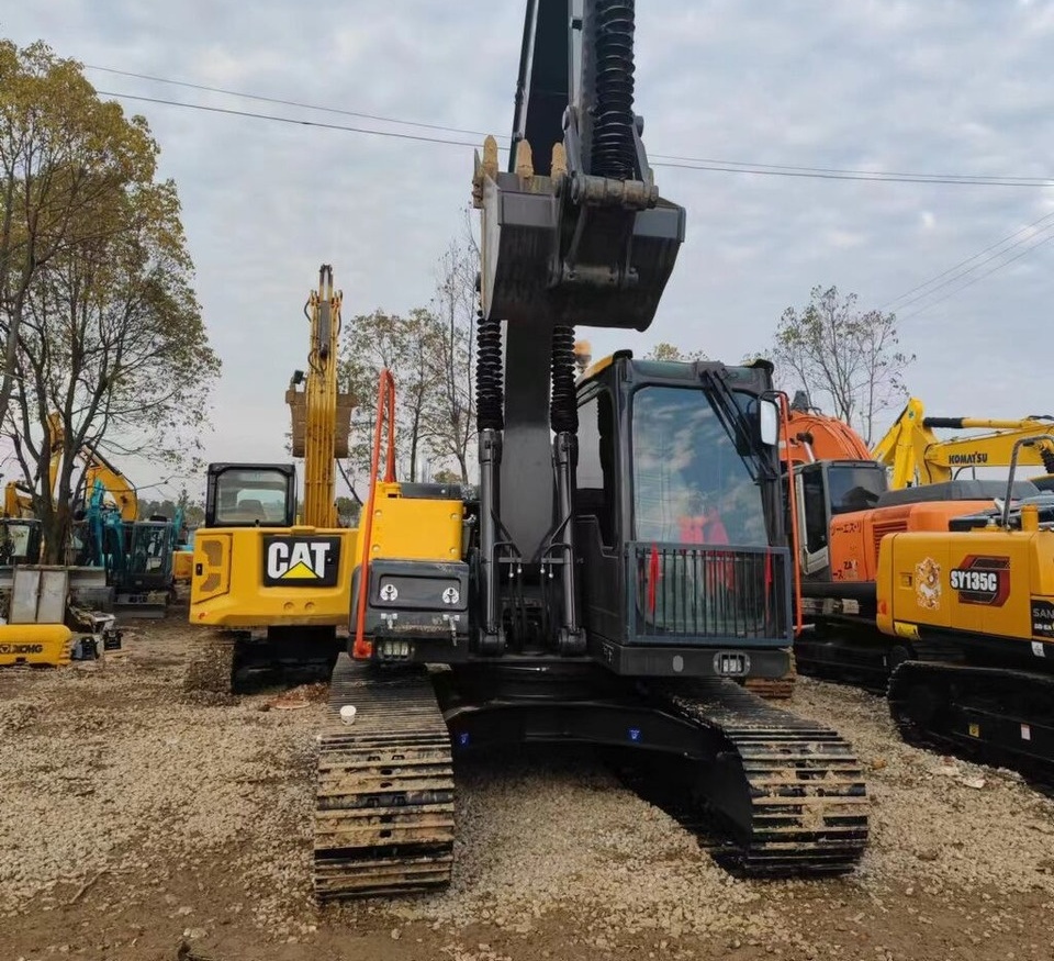 Volvo EC140 - Pelle sur chenille: photos 1 Volvo EC140 - Pelle sur chenille: photos 1