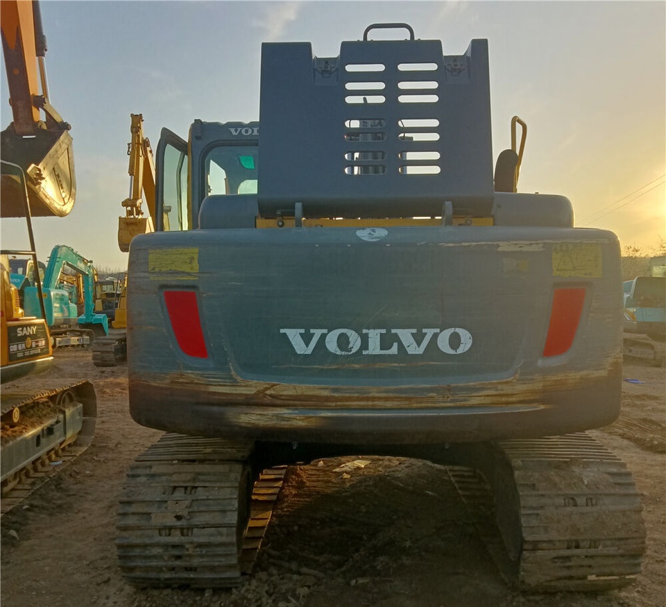 Volvo EC140B - Pelle sur chenille: photos 5 Volvo EC140B - Pelle sur chenille: photos 5