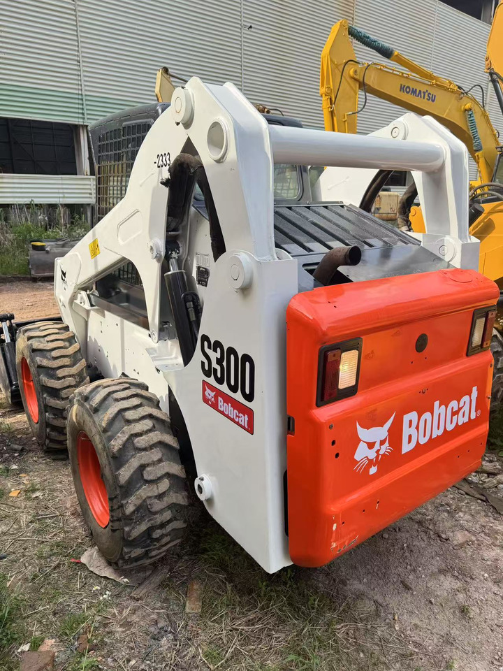 BOBCAT S300 - Mini chargeuse: photos 1 BOBCAT S300 - Mini chargeuse: photos 1