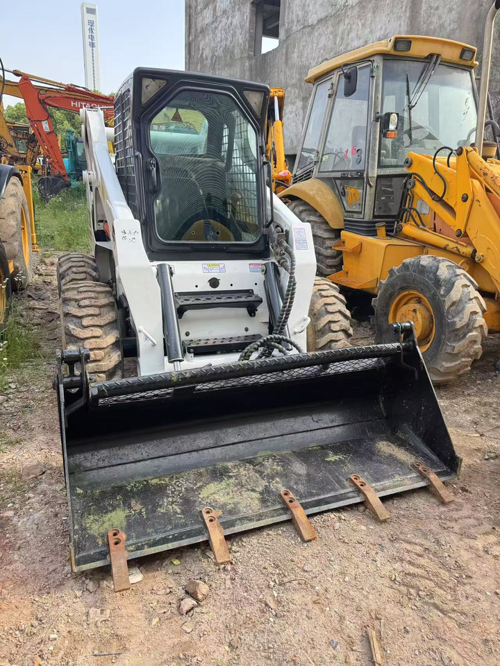 BOBCAT S300 - Tractopelle: photos 3 BOBCAT S300 - Tractopelle: photos 3