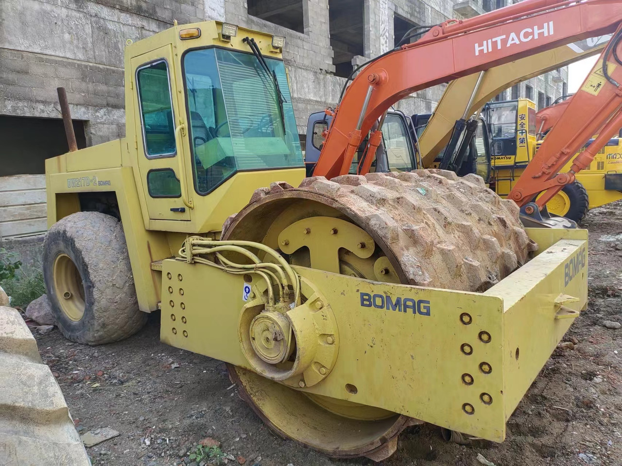 BOMAG BW 217D-2 - Compacteur à pieds de mouton/ Monocylindre: photos 3 BOMAG BW 217D-2 - Compacteur à pieds de mouton/ Monocylindre: photos 3