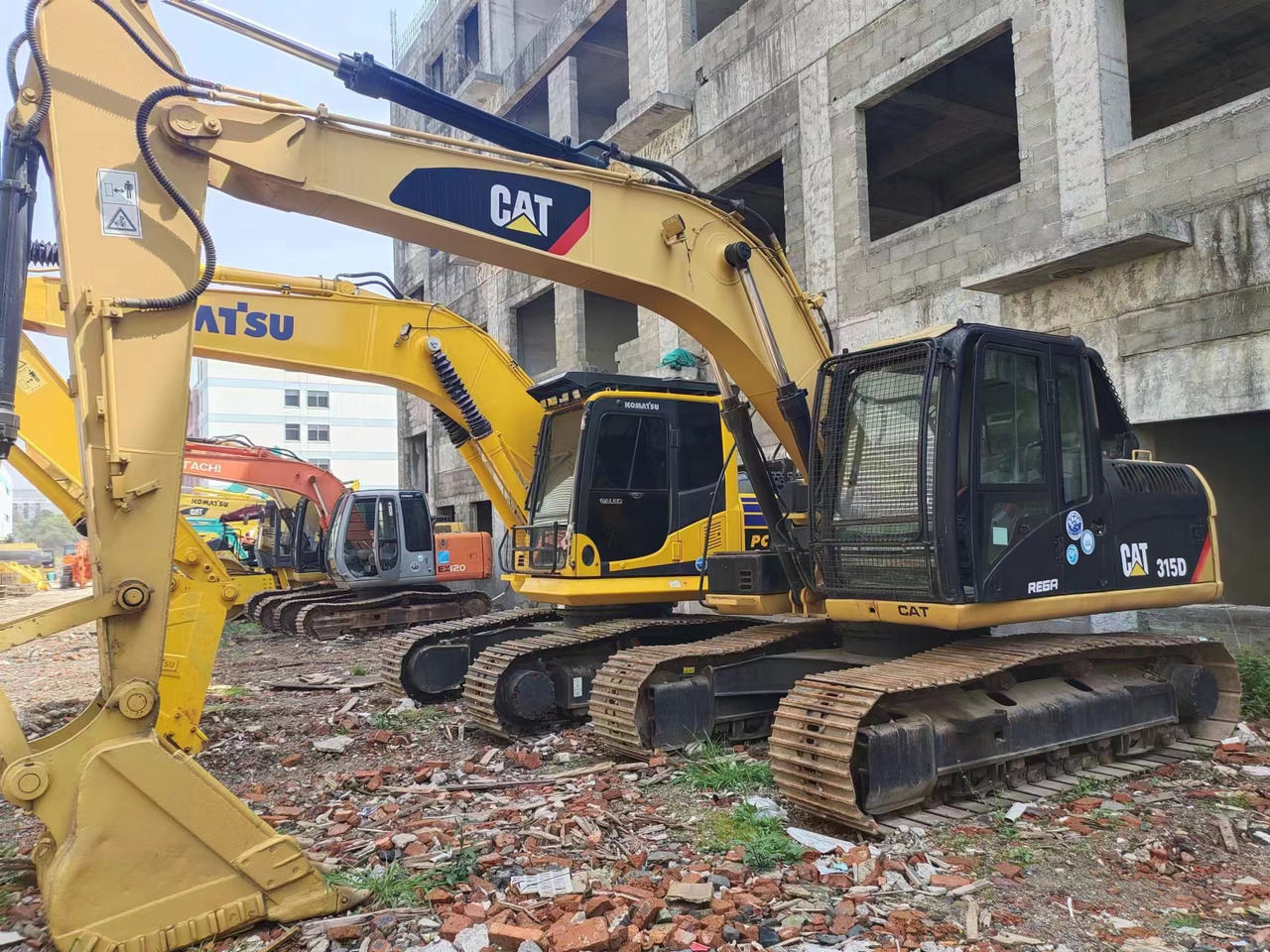 CATERPILLAR 315D - Pelle sur chenille: photos 1 CATERPILLAR 315D - Pelle sur chenille: photos 1