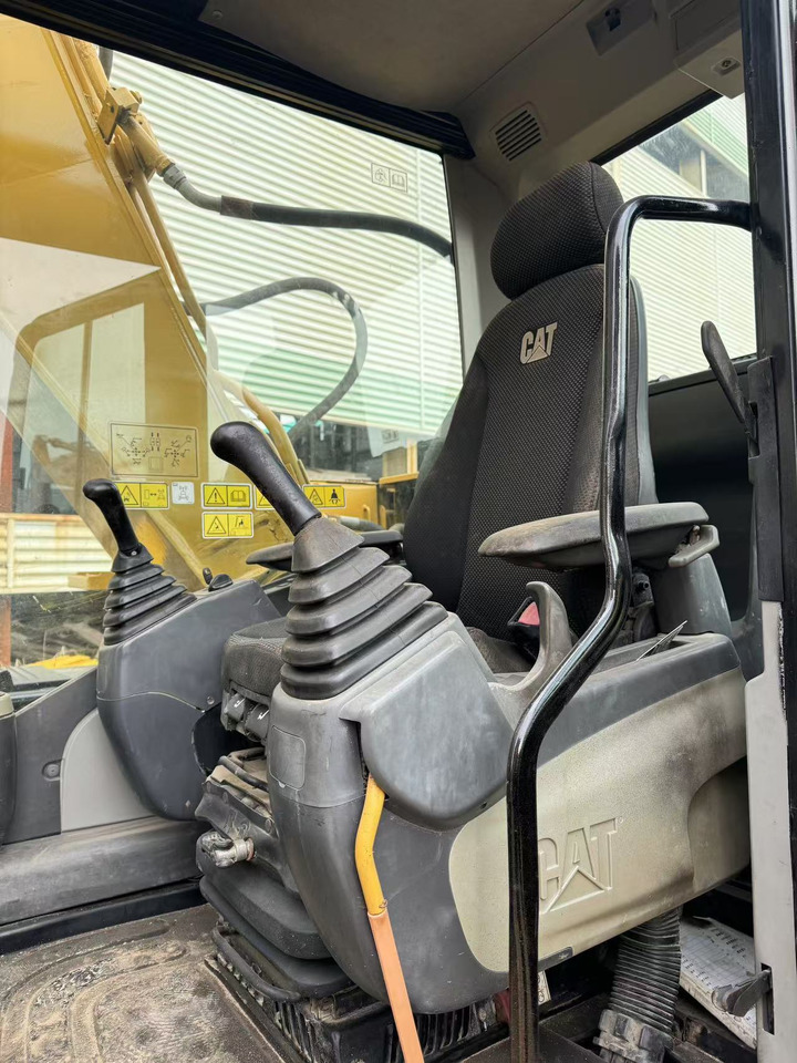 CATERPILLAR 315D2 - Pelle sur chenille: photos 5 CATERPILLAR 315D2 - Pelle sur chenille: photos 5