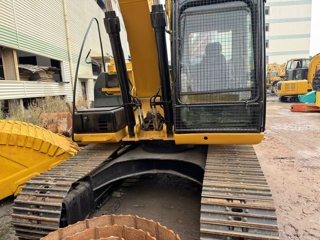 CATERPILLAR 315D2 - Pelle sur chenille: photos 3 CATERPILLAR 315D2 - Pelle sur chenille: photos 3