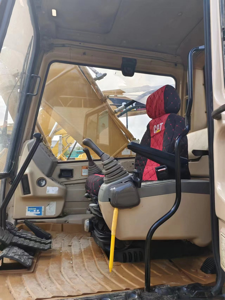 CATERPILLAR 320BL - Pelle sur chenille: photos 3 CATERPILLAR 320BL - Pelle sur chenille: photos 3