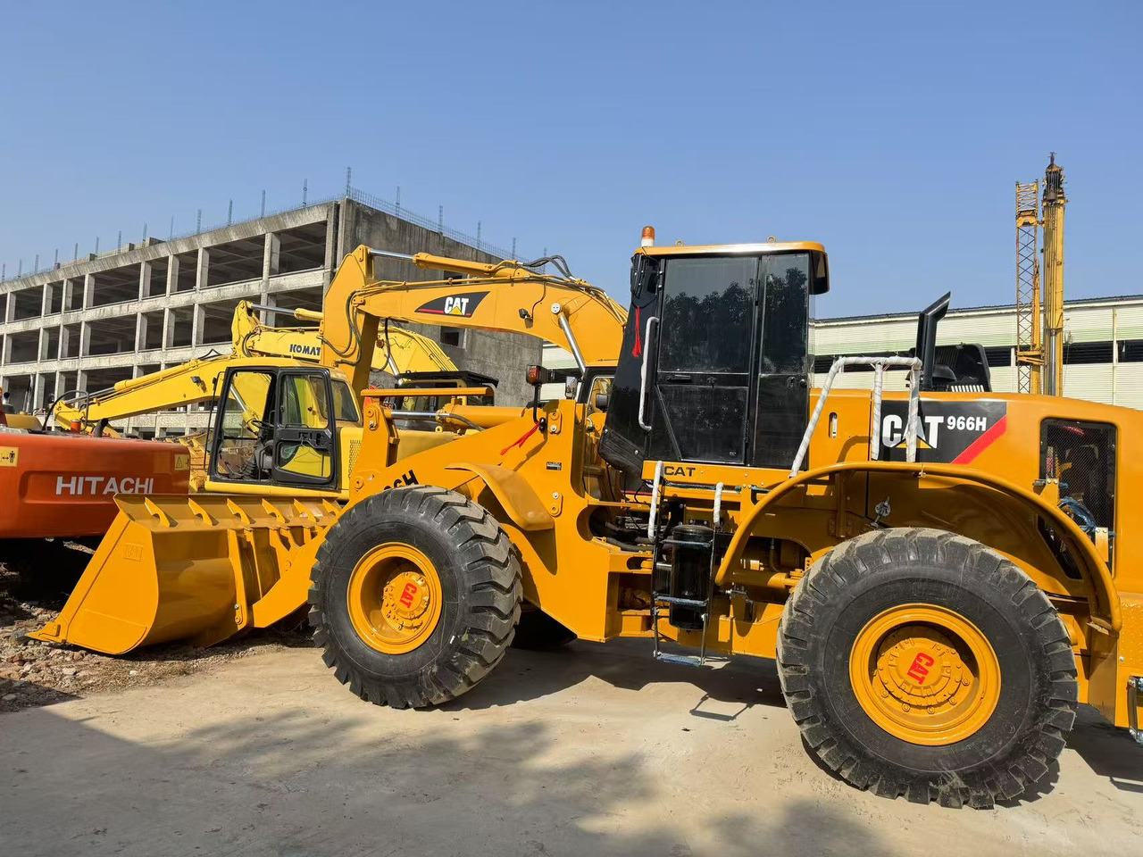 CATERPILLAR 966H - Chargeuse sur pneus: photos 3 CATERPILLAR 966H - Chargeuse sur pneus: photos 3