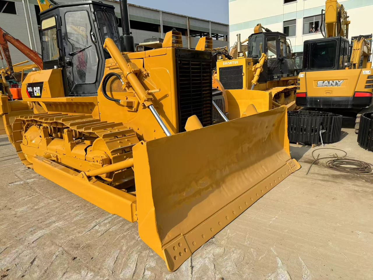 CATERPILLAR D6G2 - Bulldozer: photos 4 CATERPILLAR D6G2 - Bulldozer: photos 4