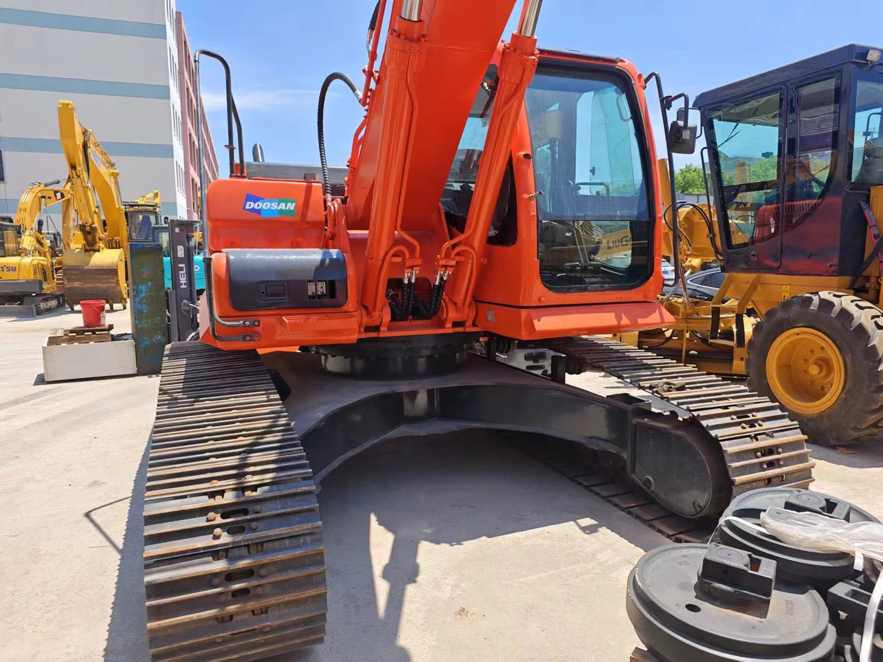 DOOSAN DX300LC-9C - Pelle sur chenille: photos 2 DOOSAN DX300LC-9C - Pelle sur chenille: photos 2
