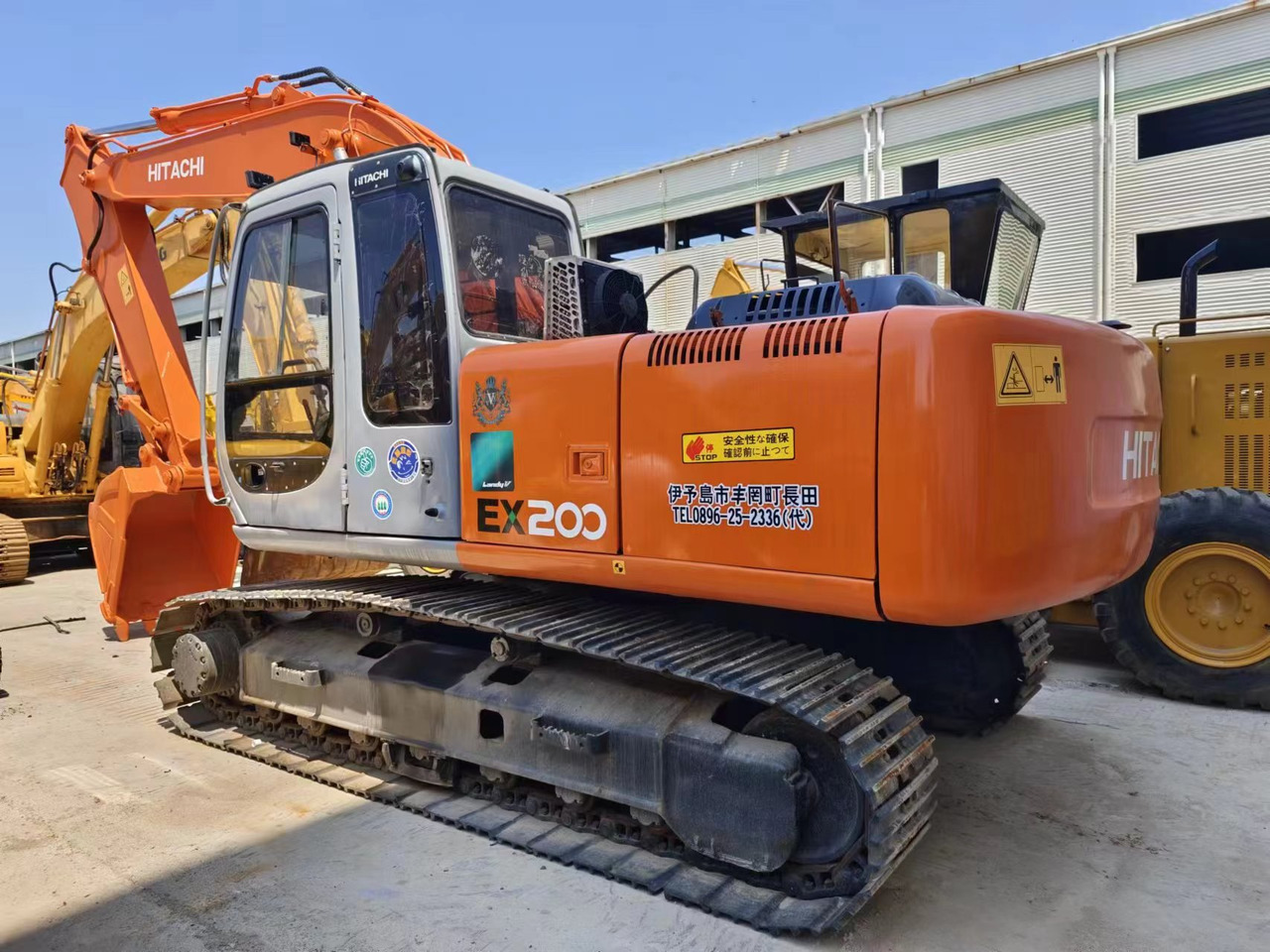 HITACHI EX200-5 - Pelle sur chenille: photos 1 HITACHI EX200-5 - Pelle sur chenille: photos 1