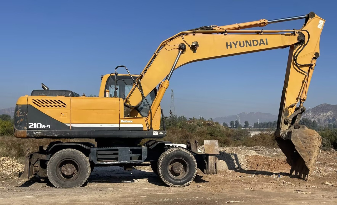 HYUNDAI 210W-9 - Pelle sur pneus: photos 2 HYUNDAI 210W-9 - Pelle sur pneus: photos 2
