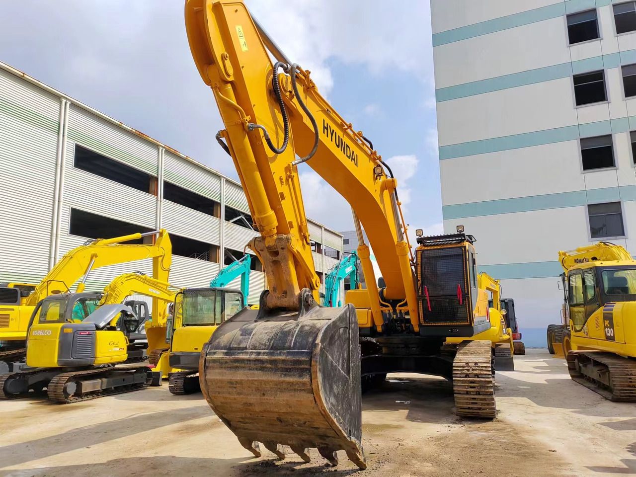 HYUNDAI R385LC-9T R305 R220 - Pelle sur chenille: photos 2 HYUNDAI R385LC-9T R305 R220 - Pelle sur chenille: photos 2