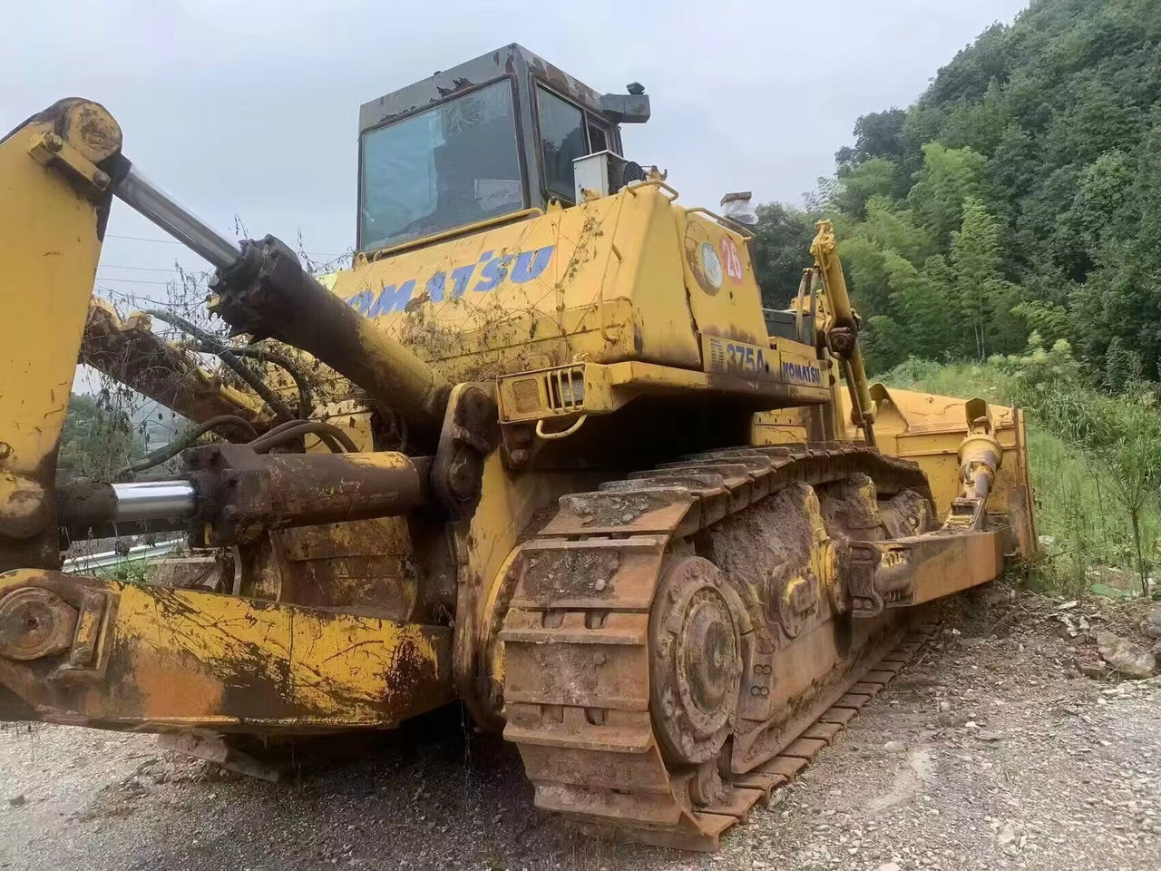 KOMATSU D375 - Bulldozer: photos 1 KOMATSU D375 - Bulldozer: photos 1