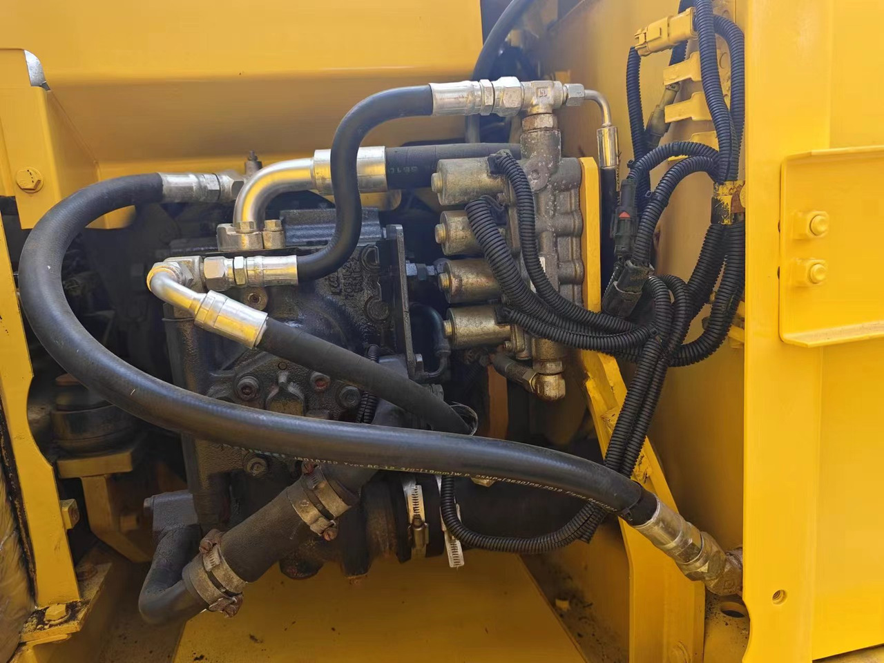 Pelle sur chenille KOMATSU PC120-6: photos 6