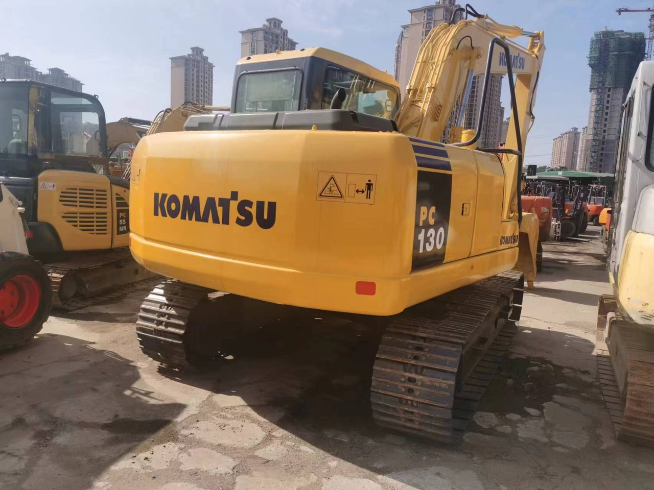 KOMATSU PC130-7 - Pelle sur chenille: photos 1 KOMATSU PC130-7 - Pelle sur chenille: photos 1