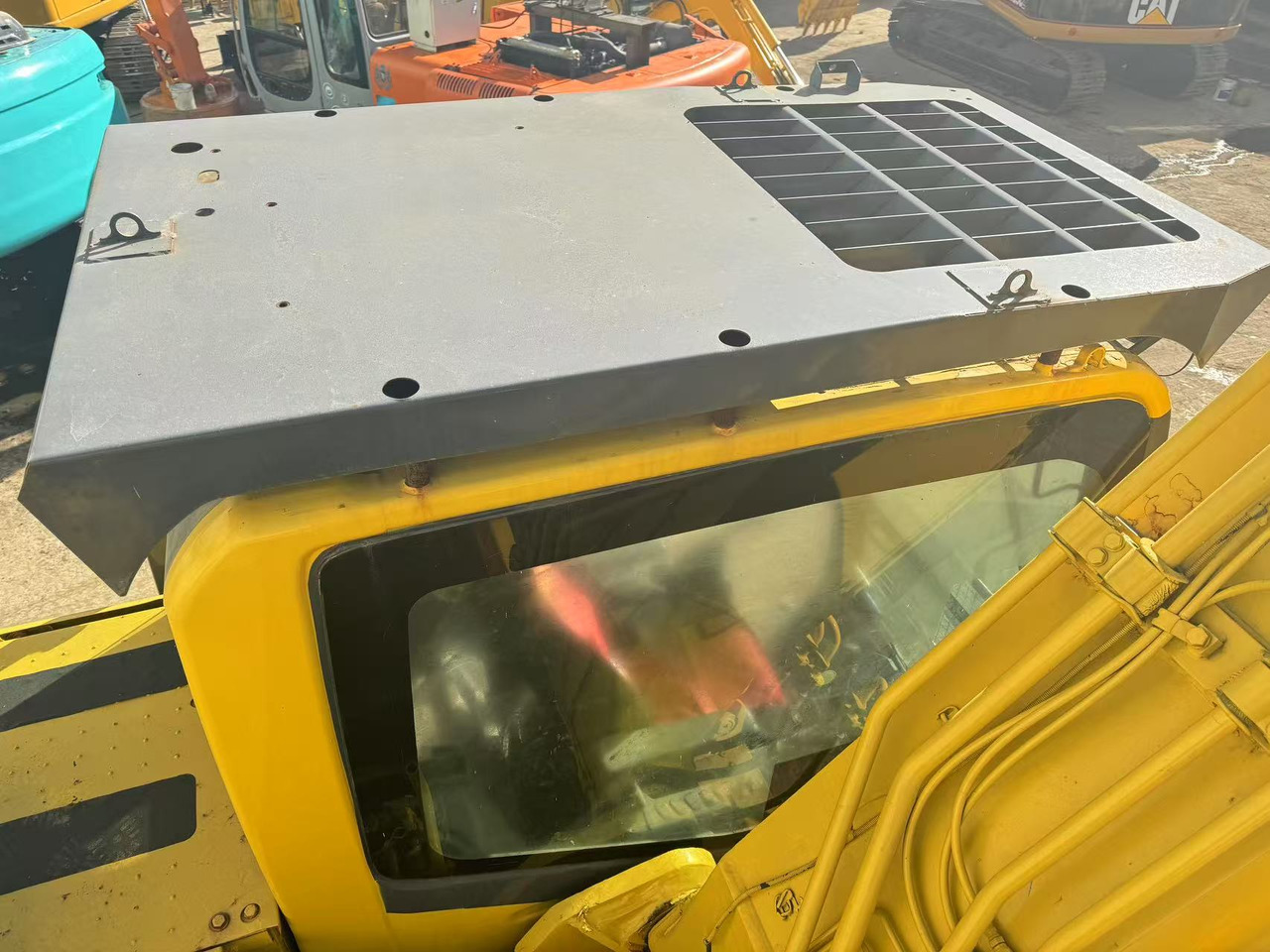 KOMATSU PC200-8 - Pelle sur chenille: photos 3 KOMATSU PC200-8 - Pelle sur chenille: photos 3