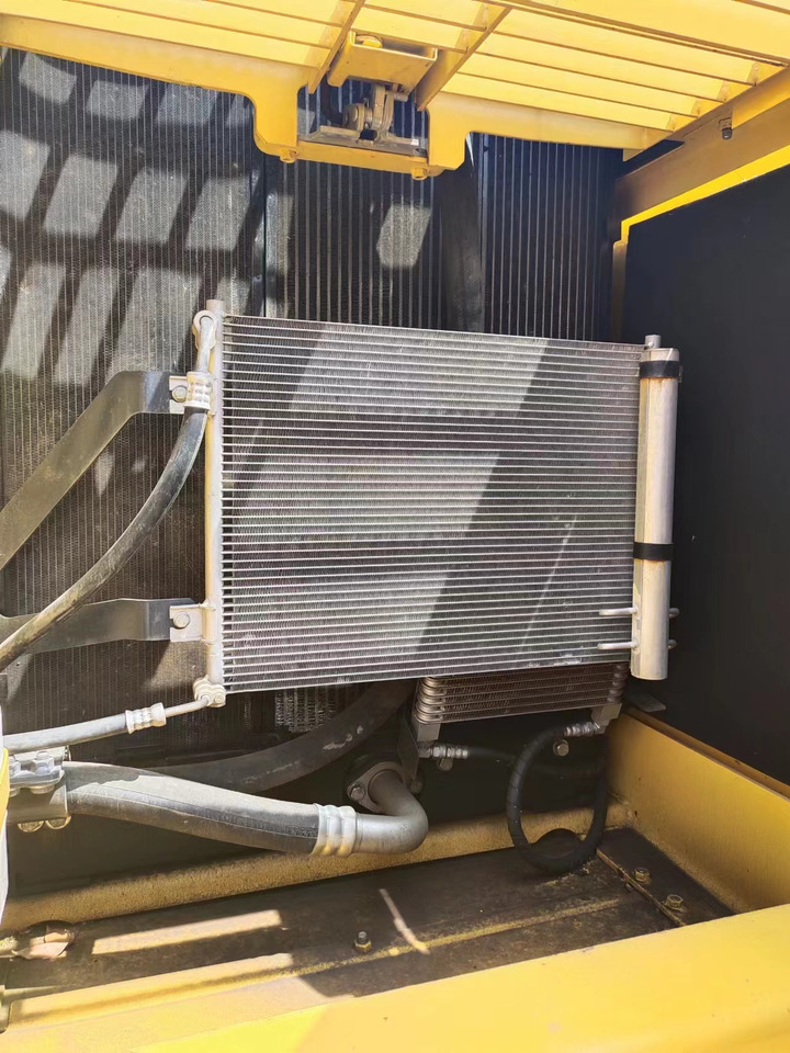 KOMATSU PC200-8 - Pelle sur chenille: photos 5 KOMATSU PC200-8 - Pelle sur chenille: photos 5