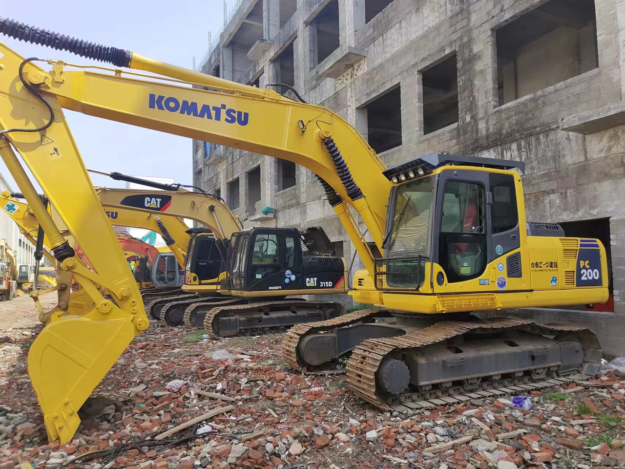 KOMATSU PC200-8 PC200-7 PC220-7 - Pelle sur chenille: photos 1 KOMATSU PC200-8 PC200-7 PC220-7 - Pelle sur chenille: photos 1