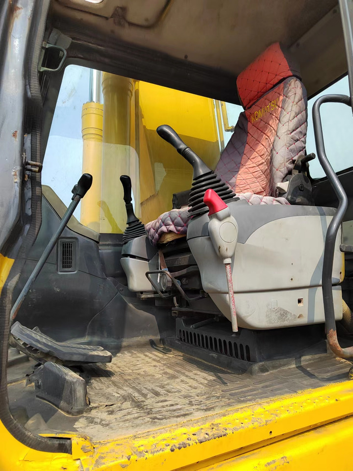 KOMATSU PC220-7 PC200-7 - Pelle sur chenille: photos 4 KOMATSU PC220-7 PC200-7 - Pelle sur chenille: photos 4