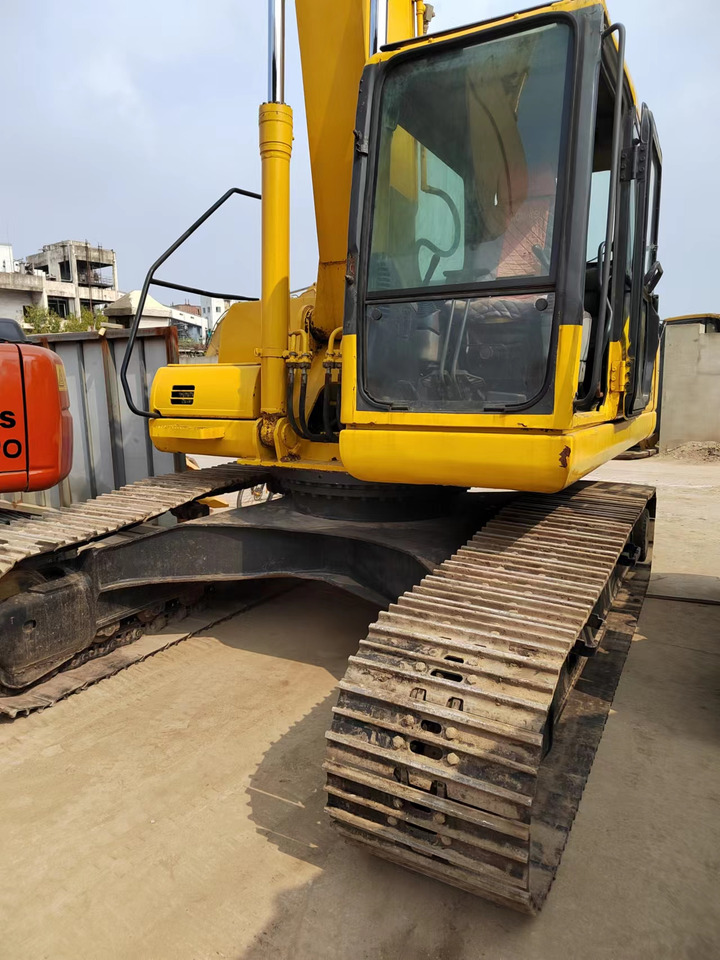 KOMATSU PC220-7 PC200-7 - Pelle sur chenille: photos 3 KOMATSU PC220-7 PC200-7 - Pelle sur chenille: photos 3