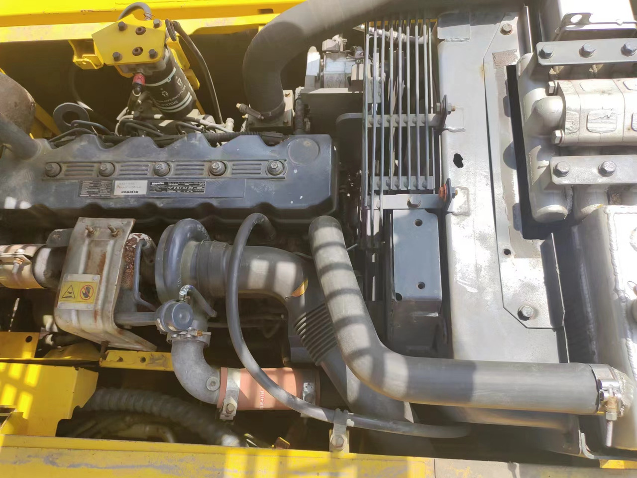 KOMATSU PC220-8 - Pelle sur chenille: photos 4 KOMATSU PC220-8 - Pelle sur chenille: photos 4