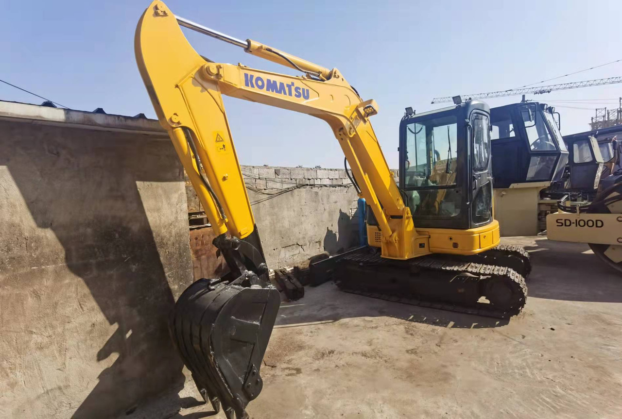 KOMATSU PC55MR-2 - Mini pelle: photos 1 KOMATSU PC55MR-2 - Mini pelle: photos 1