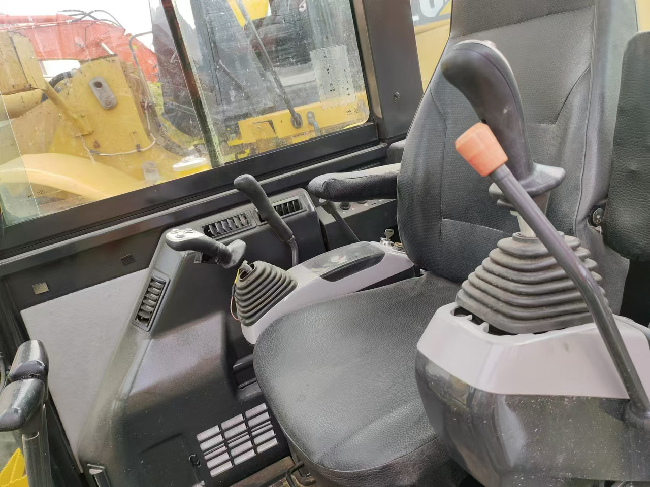 KOMATSU PC56-7 PC56 - Mini pelle: photos 5 KOMATSU PC56-7 PC56 - Mini pelle: photos 5