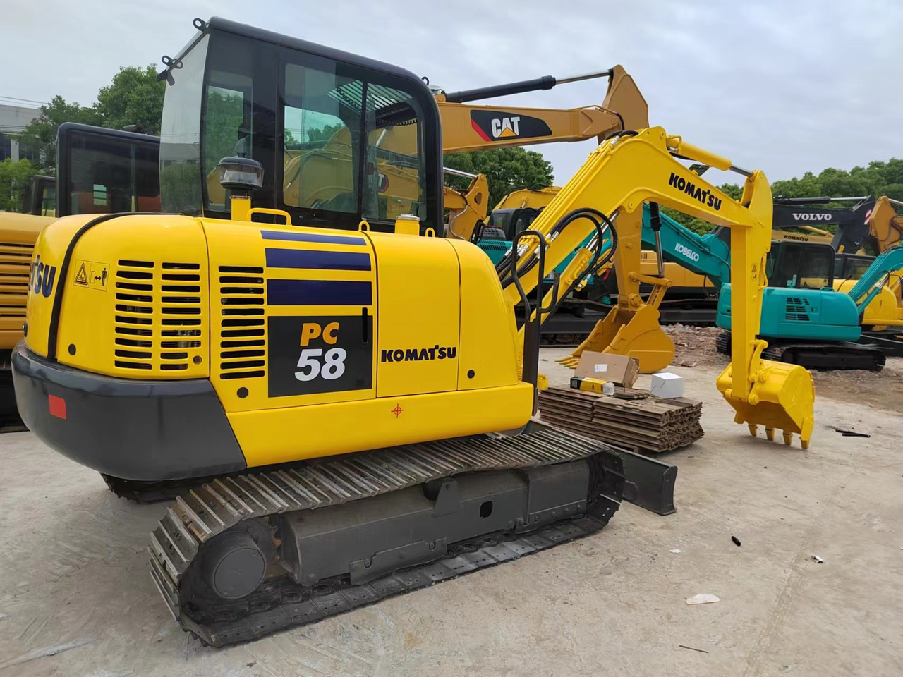 KOMATSU PC58 PC55 PC60 - Mini pelle: photos 1 KOMATSU PC58 PC55 PC60 - Mini pelle: photos 1