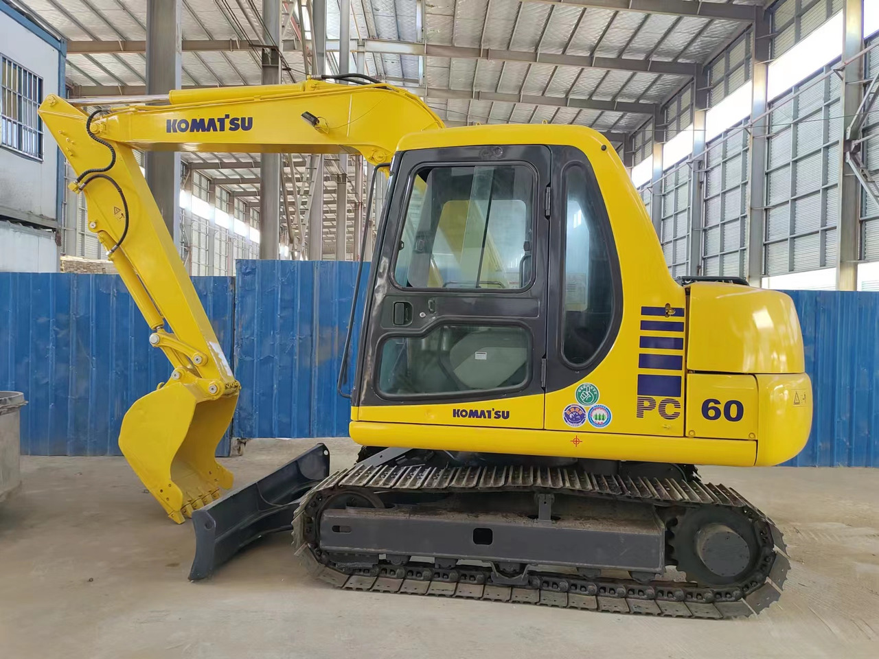 KOMATSU PC60-7 - Pelle sur chenille: photos 2 KOMATSU PC60-7 - Pelle sur chenille: photos 2