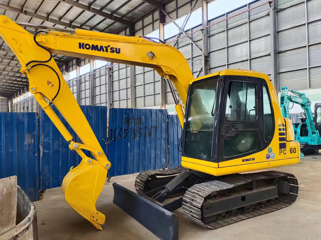 KOMATSU PC60-7 - Pelle sur chenille: photos 1 KOMATSU PC60-7 - Pelle sur chenille: photos 1