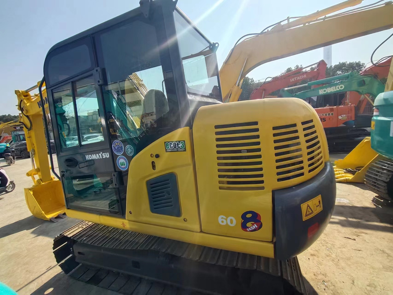 KOMATSU PC60-8 - Mini pelle: photos 5 KOMATSU PC60-8 - Mini pelle: photos 5
