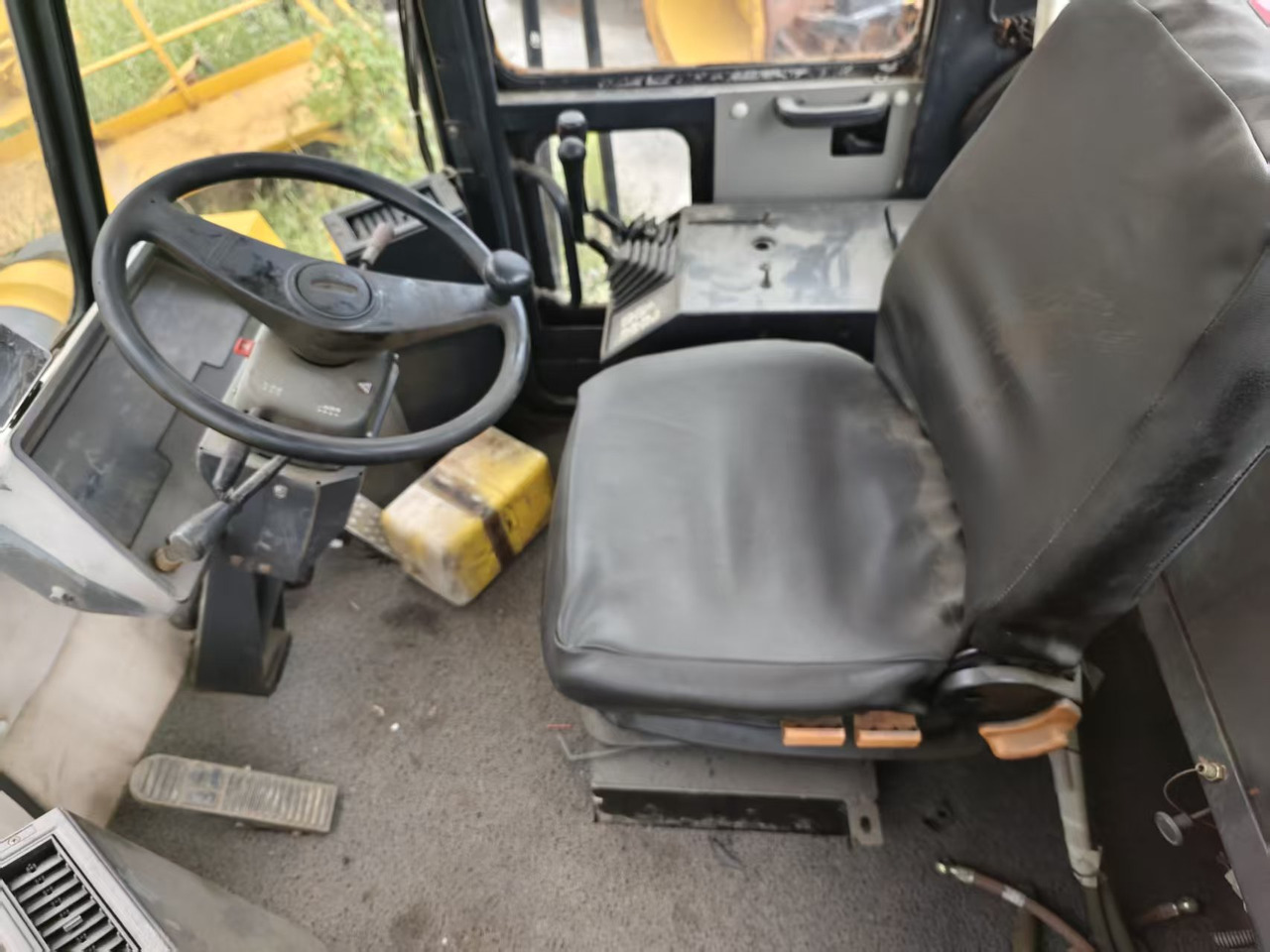 KOMATSU WA470 - Chargeuse sur pneus: photos 5 KOMATSU WA470 - Chargeuse sur pneus: photos 5