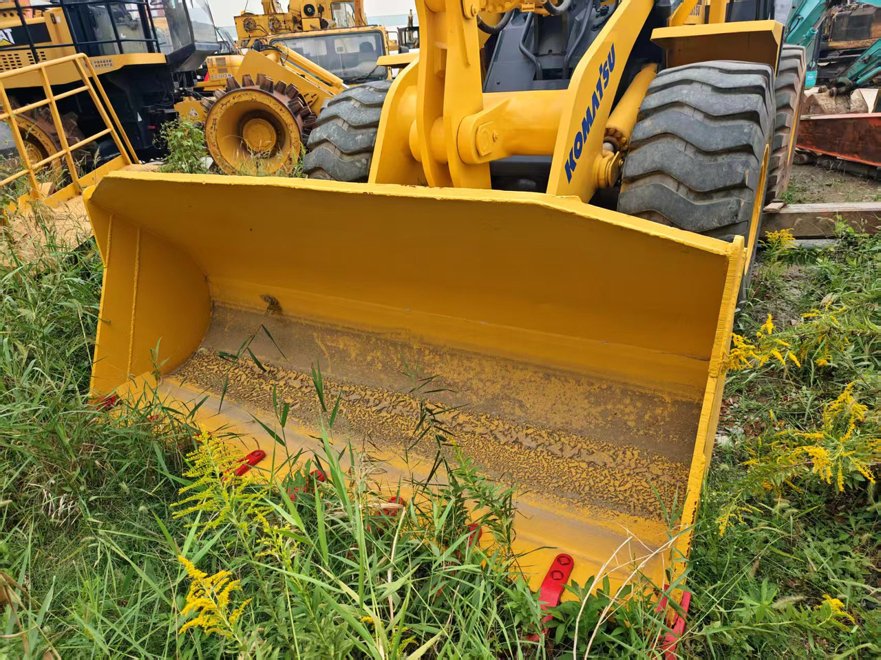 KOMATSU WA470 - Chargeuse sur pneus: photos 3 KOMATSU WA470 - Chargeuse sur pneus: photos 3