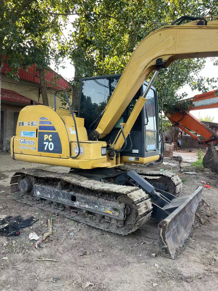 KOMATSU pc70-8 - Mini pelle: photos 1 KOMATSU pc70-8 - Mini pelle: photos 1
