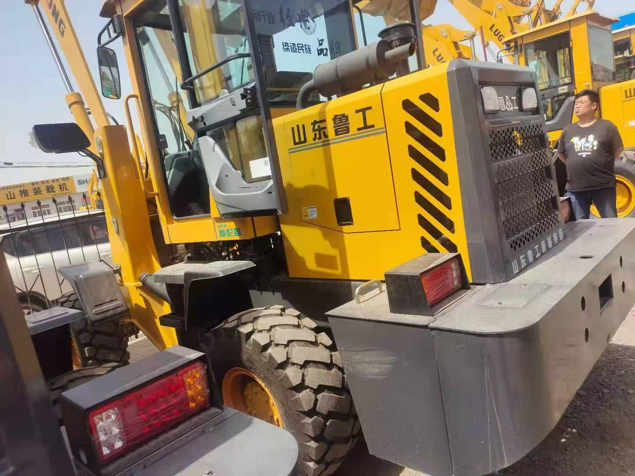 LUGONG L928 - Chargeuse sur pneus: photos 5 LUGONG L928 - Chargeuse sur pneus: photos 5