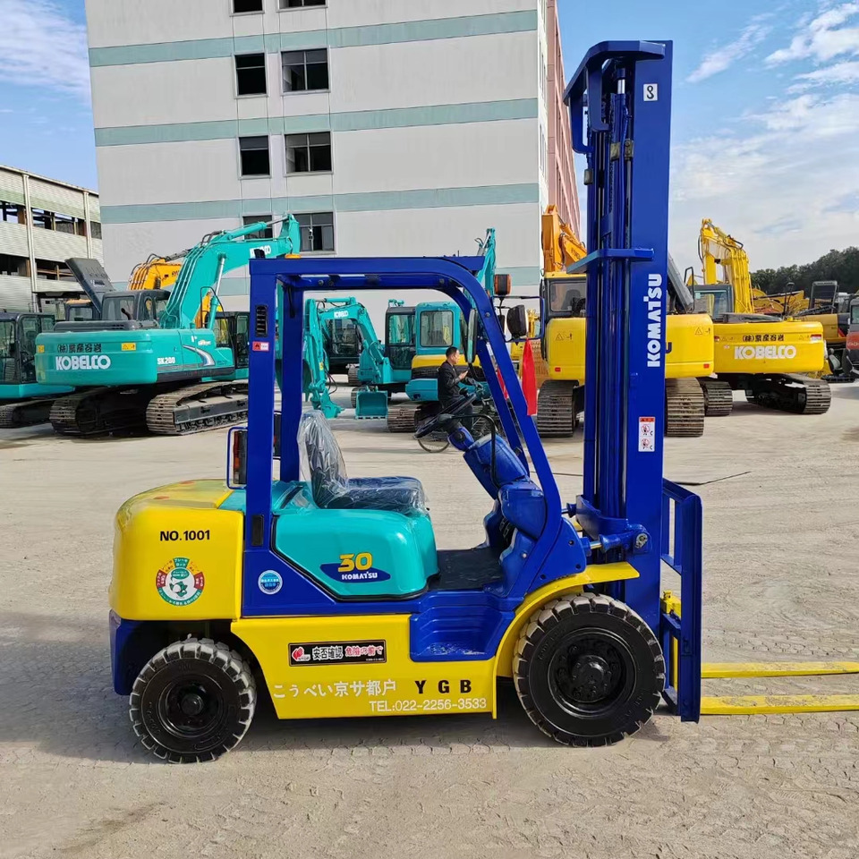 Komastu FD30 forklift 3tons - Chariot élévateur diesel: photos 3 Komastu FD30 forklift 3tons - Chariot élévateur diesel: photos 3