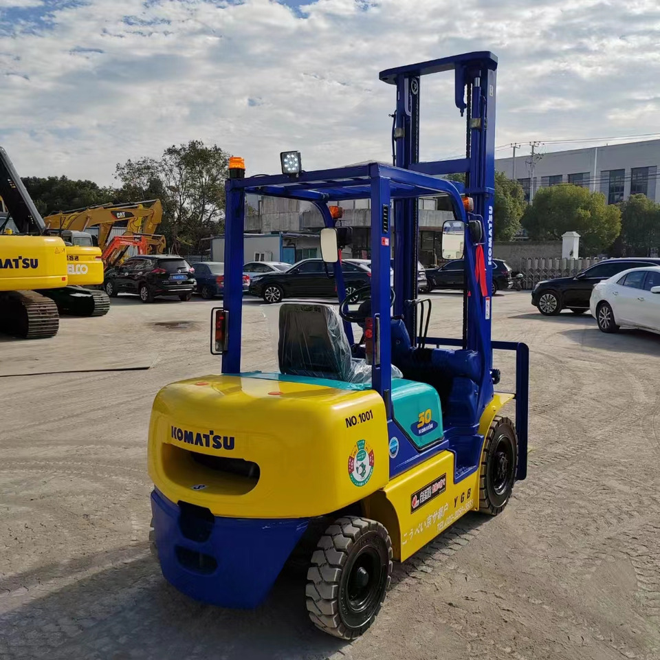 Komastu FD30 forklift 3tons - Chariot élévateur diesel: photos 4 Komastu FD30 forklift 3tons - Chariot élévateur diesel: photos 4