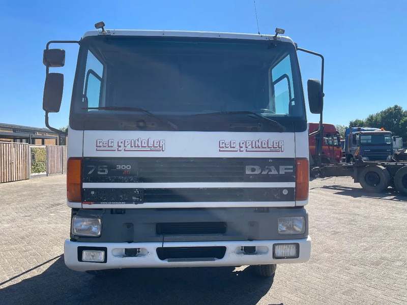 DAF 75.300 FLATBED TRUCK - Camion plateau: photos 2 DAF 75.300 FLATBED TRUCK - Camion plateau: photos 2