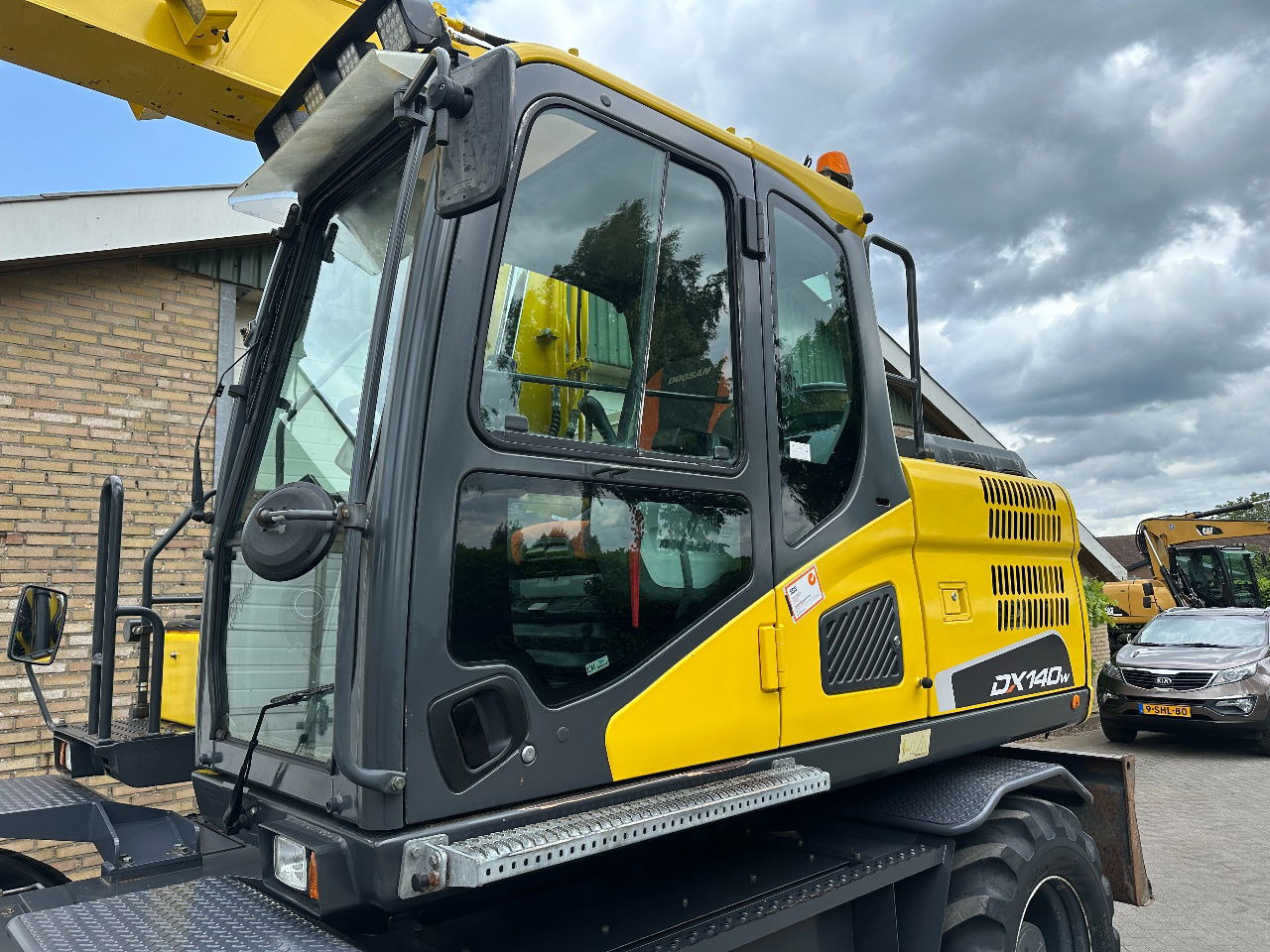 Doosan DX140W-5 - Pelle sur pneus: photos 3 Doosan DX140W-5 - Pelle sur pneus: photos 3