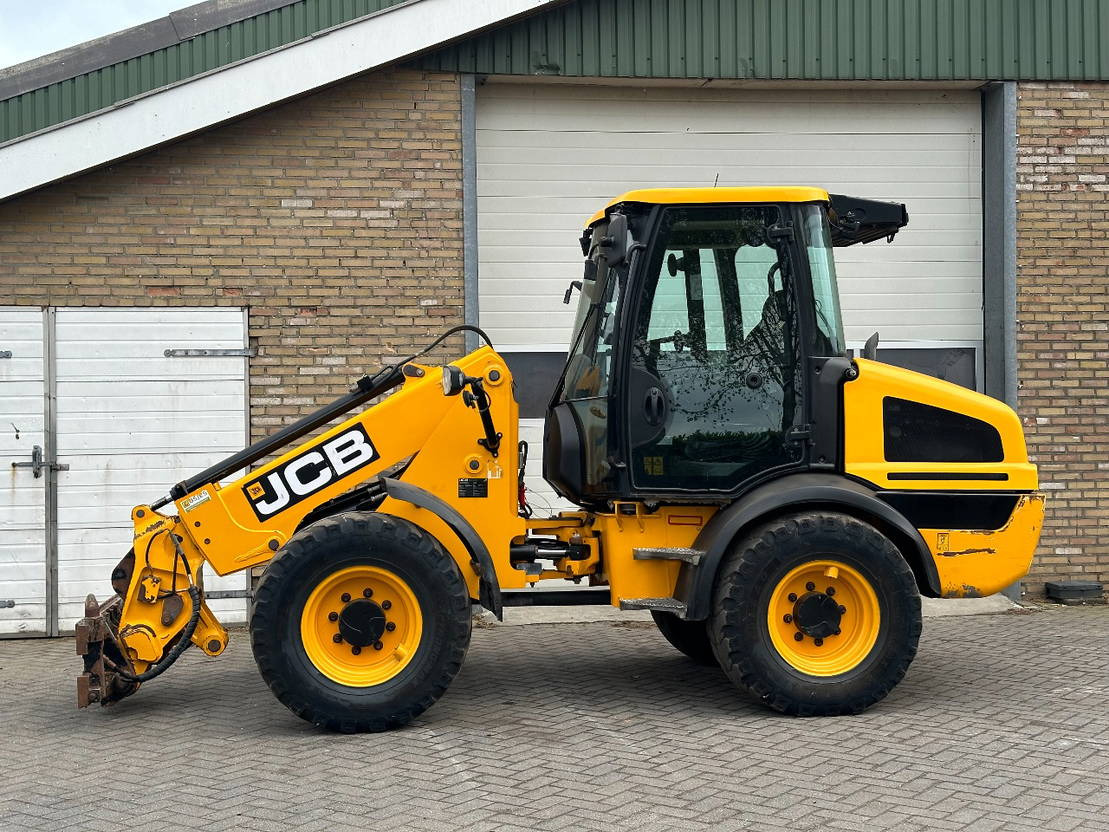 JCB TM220 SV A - Chargeuse sur pneus télescopique: photos 1 JCB TM220 SV A - Chargeuse sur pneus télescopique: photos 1