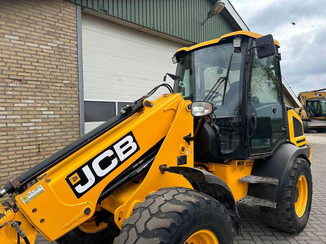 JCB TM220 SV A - Chargeuse sur pneus télescopique: photos 3 JCB TM220 SV A - Chargeuse sur pneus télescopique: photos 3