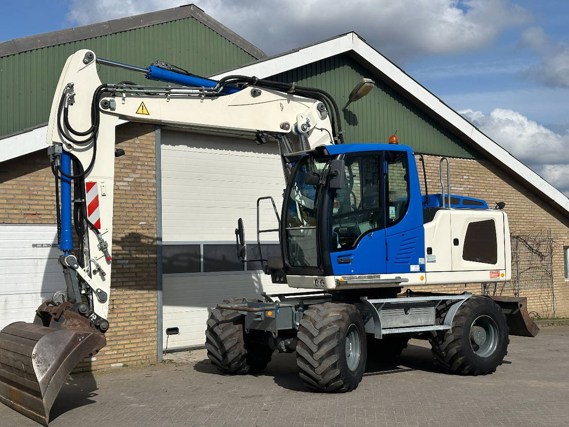 Liebherr A914 - Pelle sur pneus: photos 1 Liebherr A914 - Pelle sur pneus: photos 1