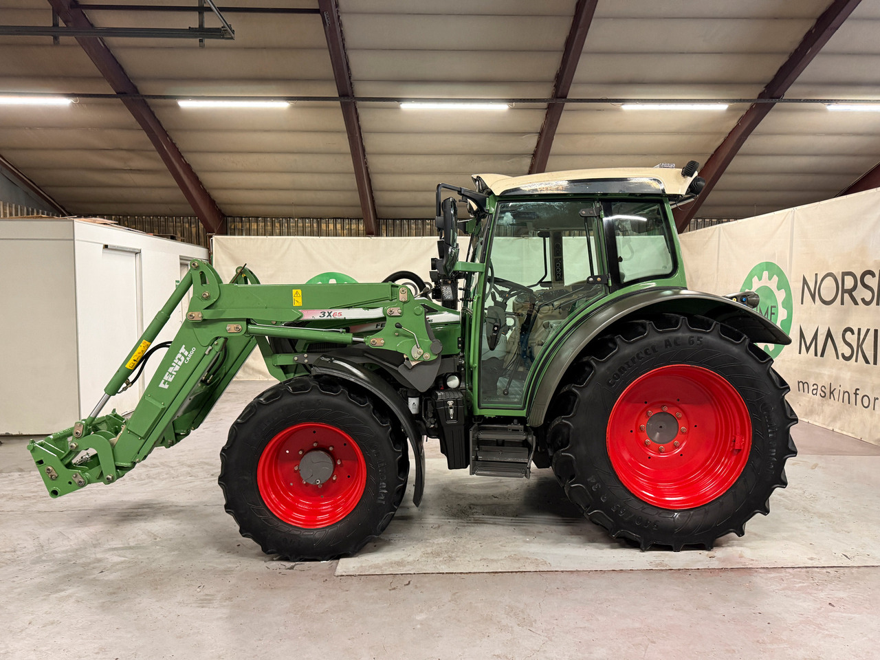 Fendt 211 Vario TMS - Tracteur agricole: photos 2 Fendt 211 Vario TMS - Tracteur agricole: photos 2