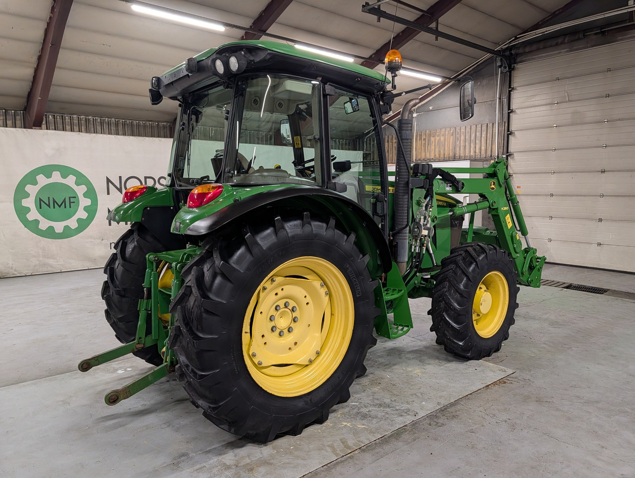 John Deere 5085M - Tracteur agricole: photos 5 John Deere 5085M - Tracteur agricole: photos 5